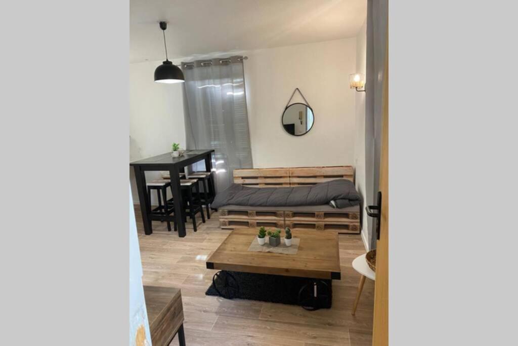 Charmant Petit Studio Au Coeur De Figeac 아파트 외부 사진
